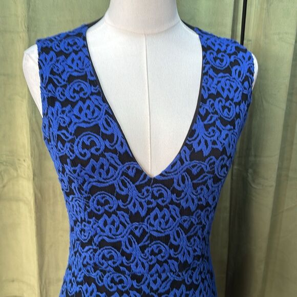 Alice+ Olivia Elegant Royal Blue Lace Evening Gown, US2 - Picture 8 of 11